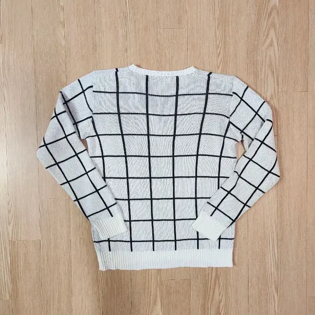 Garment Of Knit Design 윈도우체크 브이넥 니트