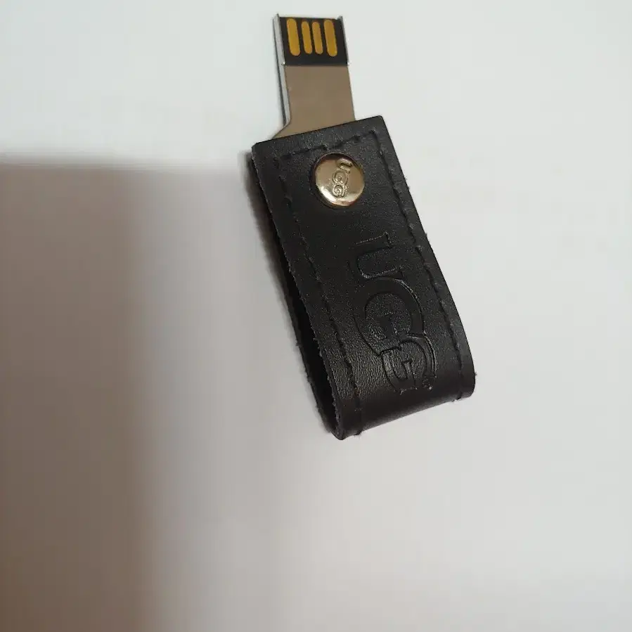 어그 UGG USB 가죽 메모리 스틱