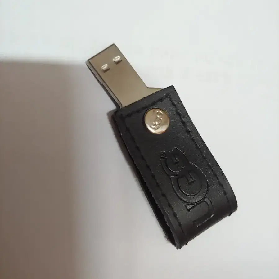 어그 UGG USB 가죽 메모리 스틱