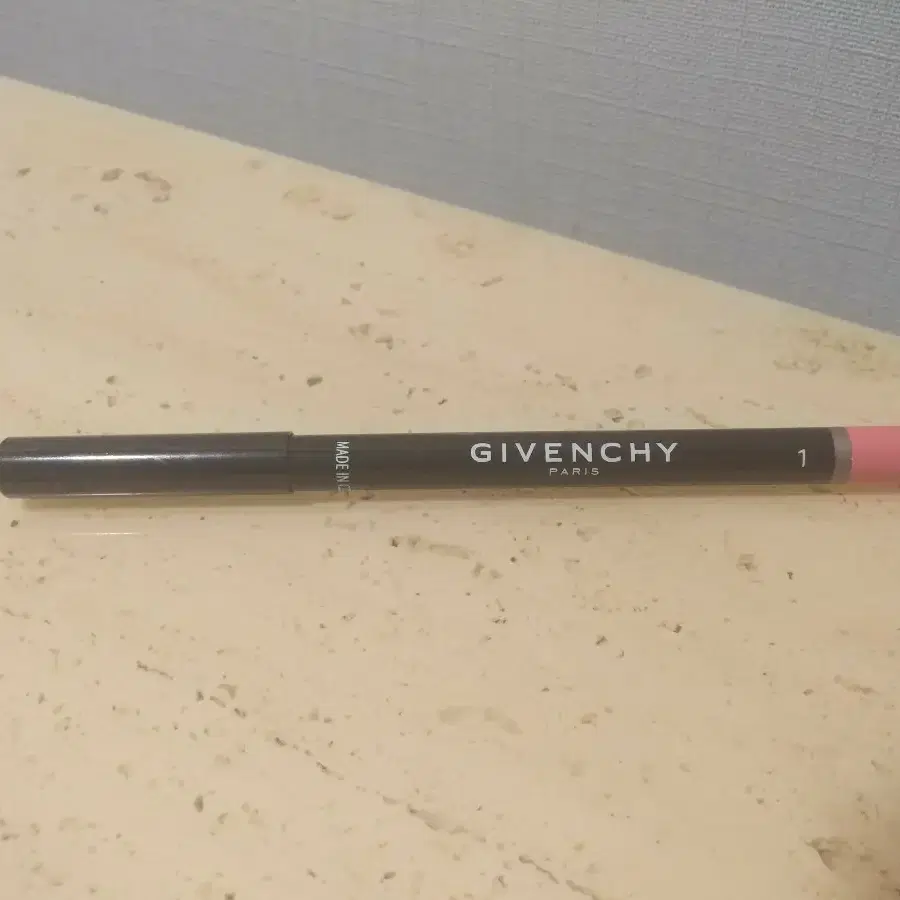 Givenchy 지방시 워터프루프 립라이너 01 rose mutin