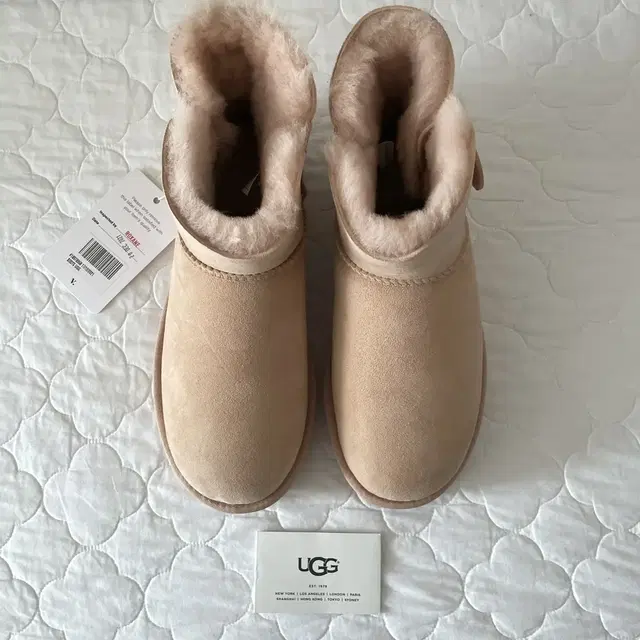 UGG 어그 미니 베일리 버튼 US9