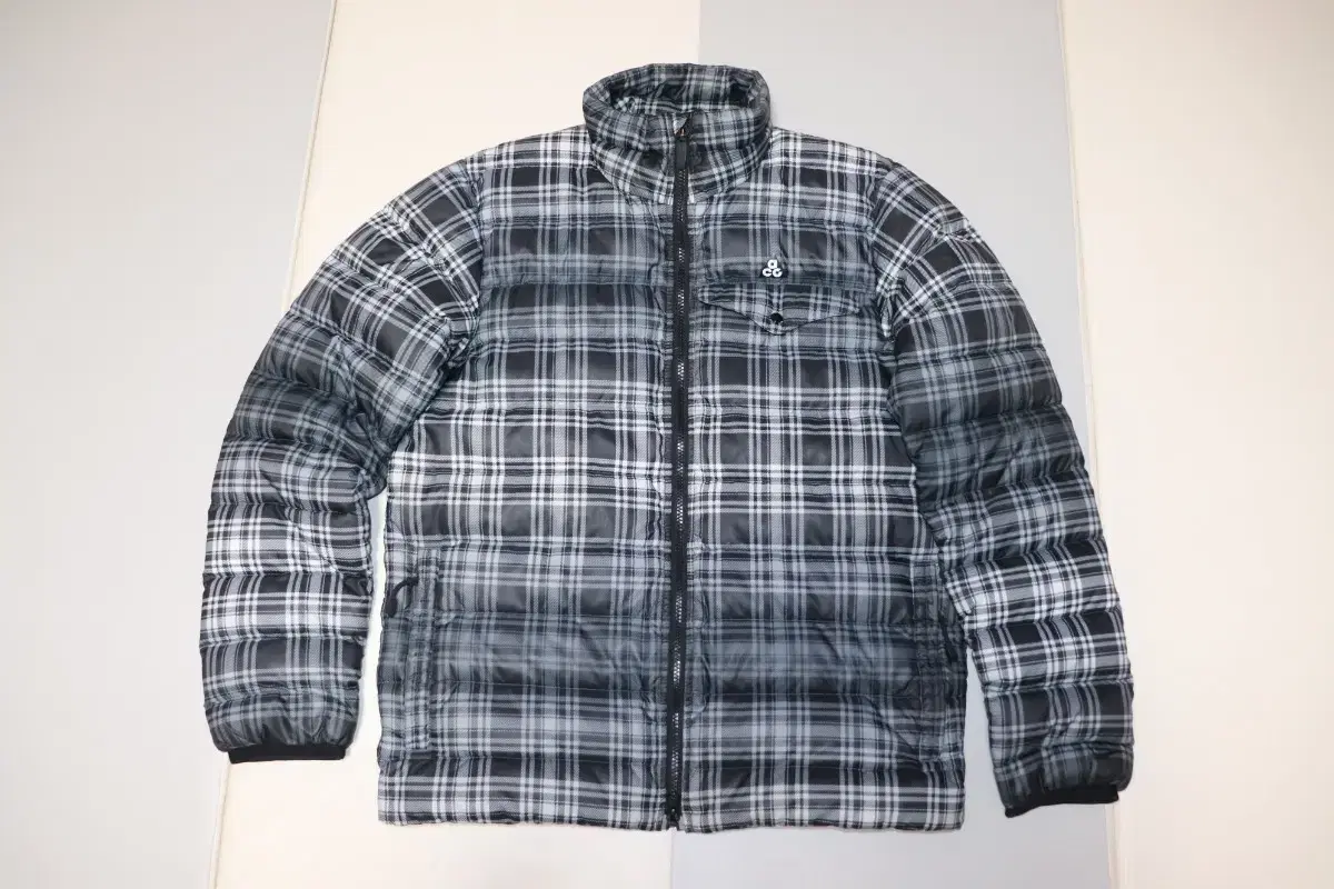 [L] Nike Lightweight Padded Jumper 800 CheckBlack300