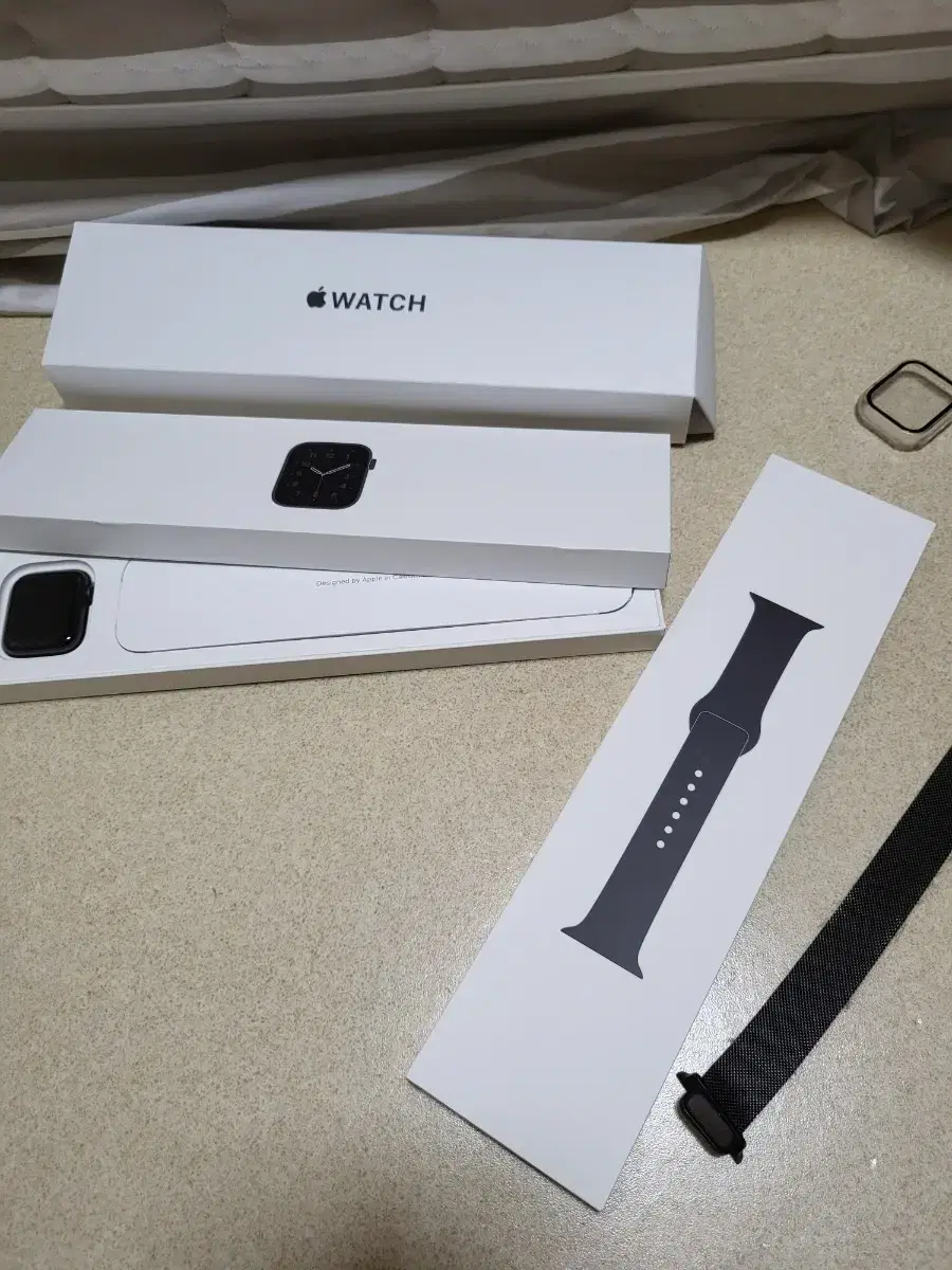 Apple Watch SE 40MM GPS Full Box