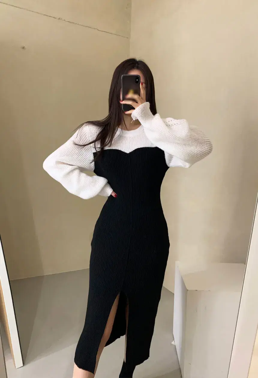 two-tone low-slit knit one-piece