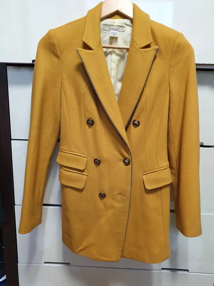 Mustard-colored vintage jacket 55