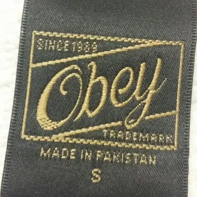 Obey 오베이 맨투맨