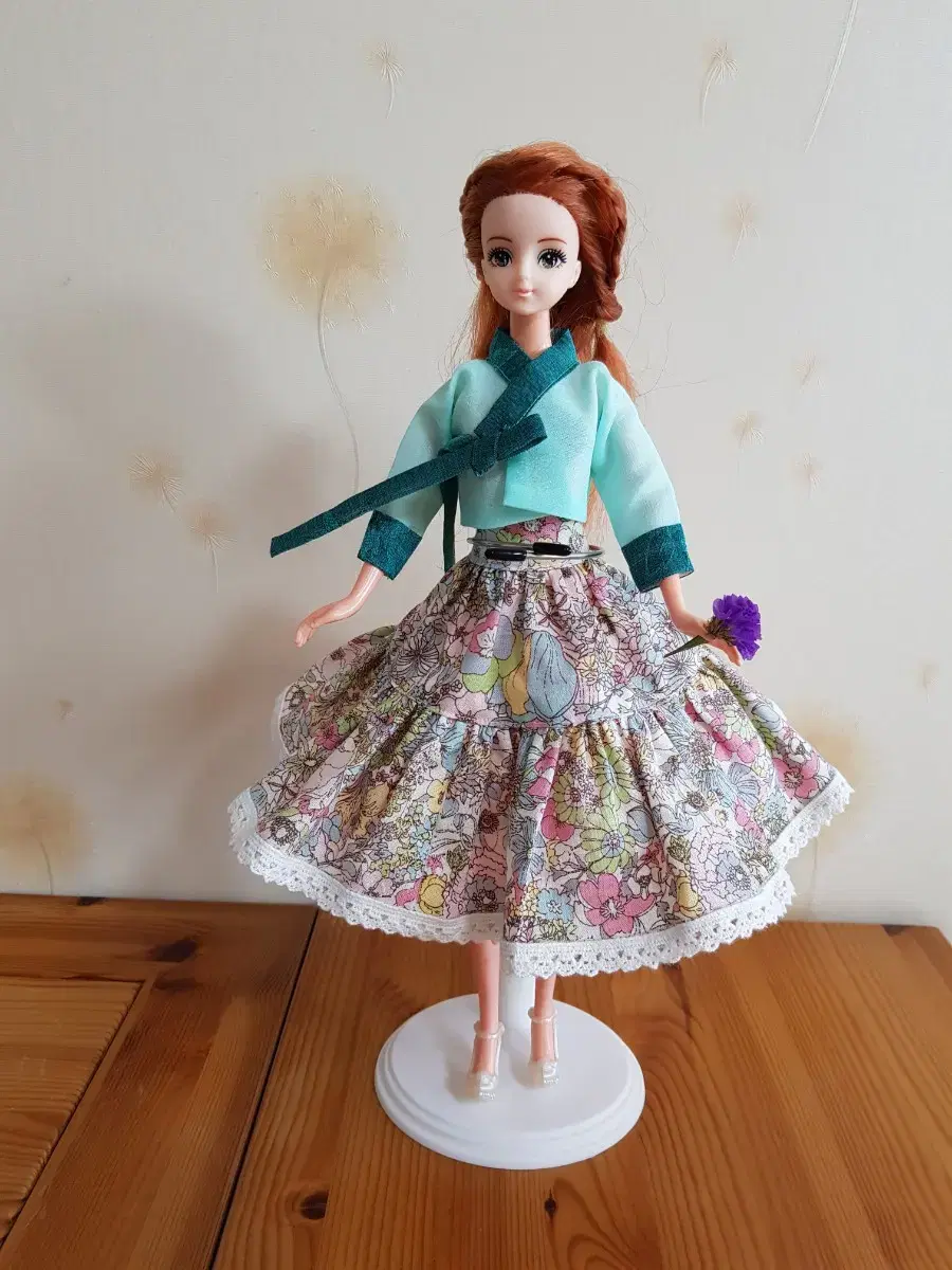 Doll clothes (cotton flower dyed light gray straw skirt)