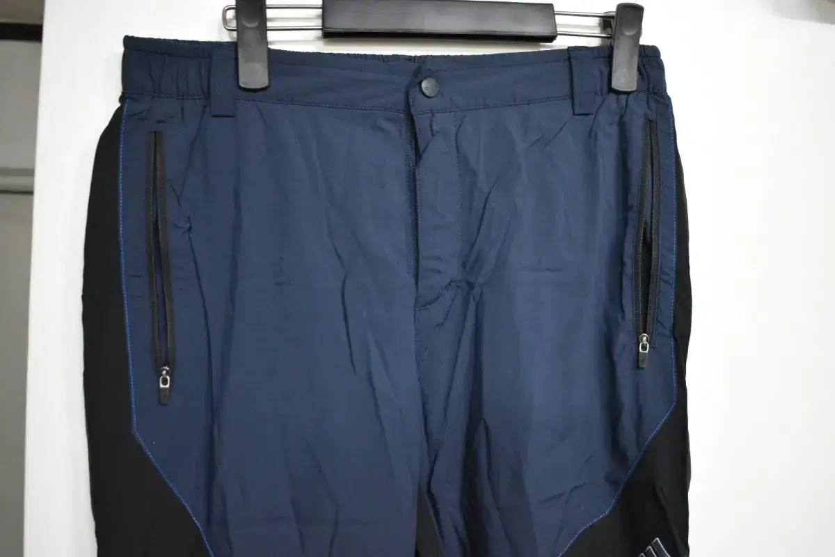 [34] Adidas men's pants