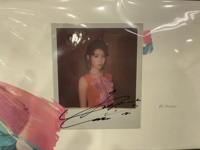 sell IU autograph 