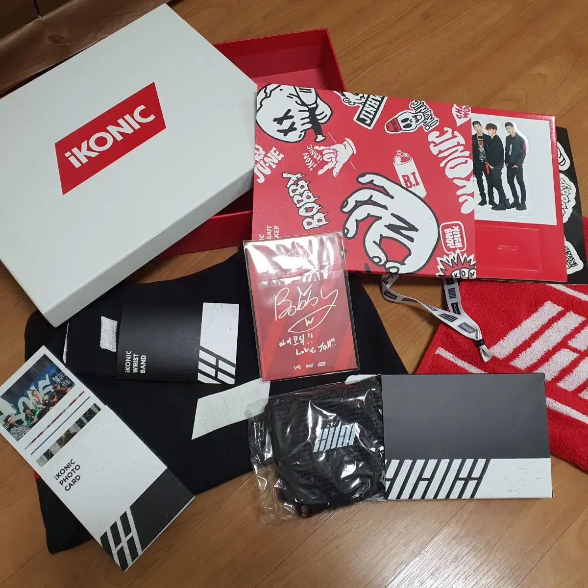 Ikon Iconic 1st Edition Fan Kit