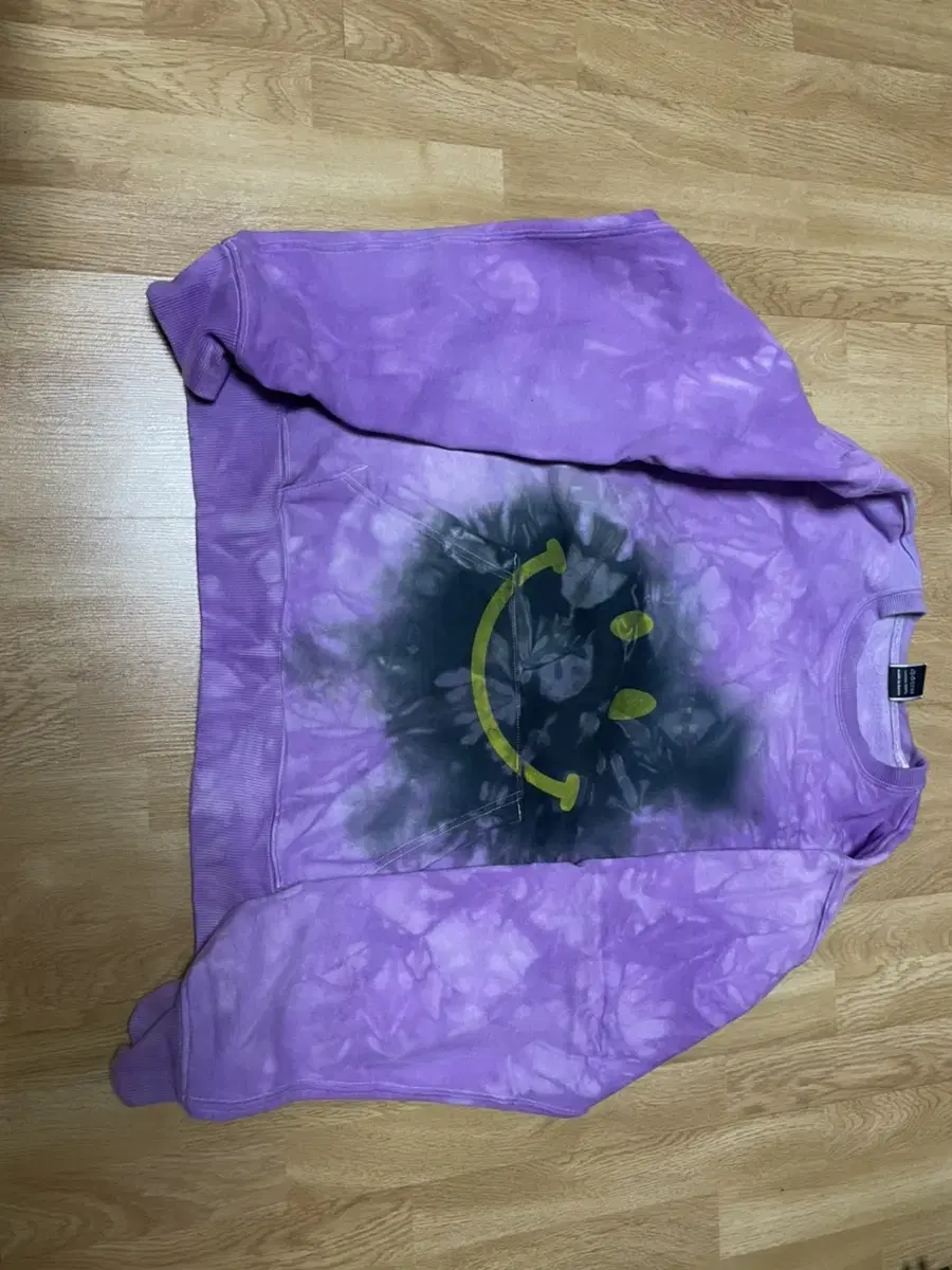 [L] LocalsOnly Tie-Dye Mad Smile Man-to-Man