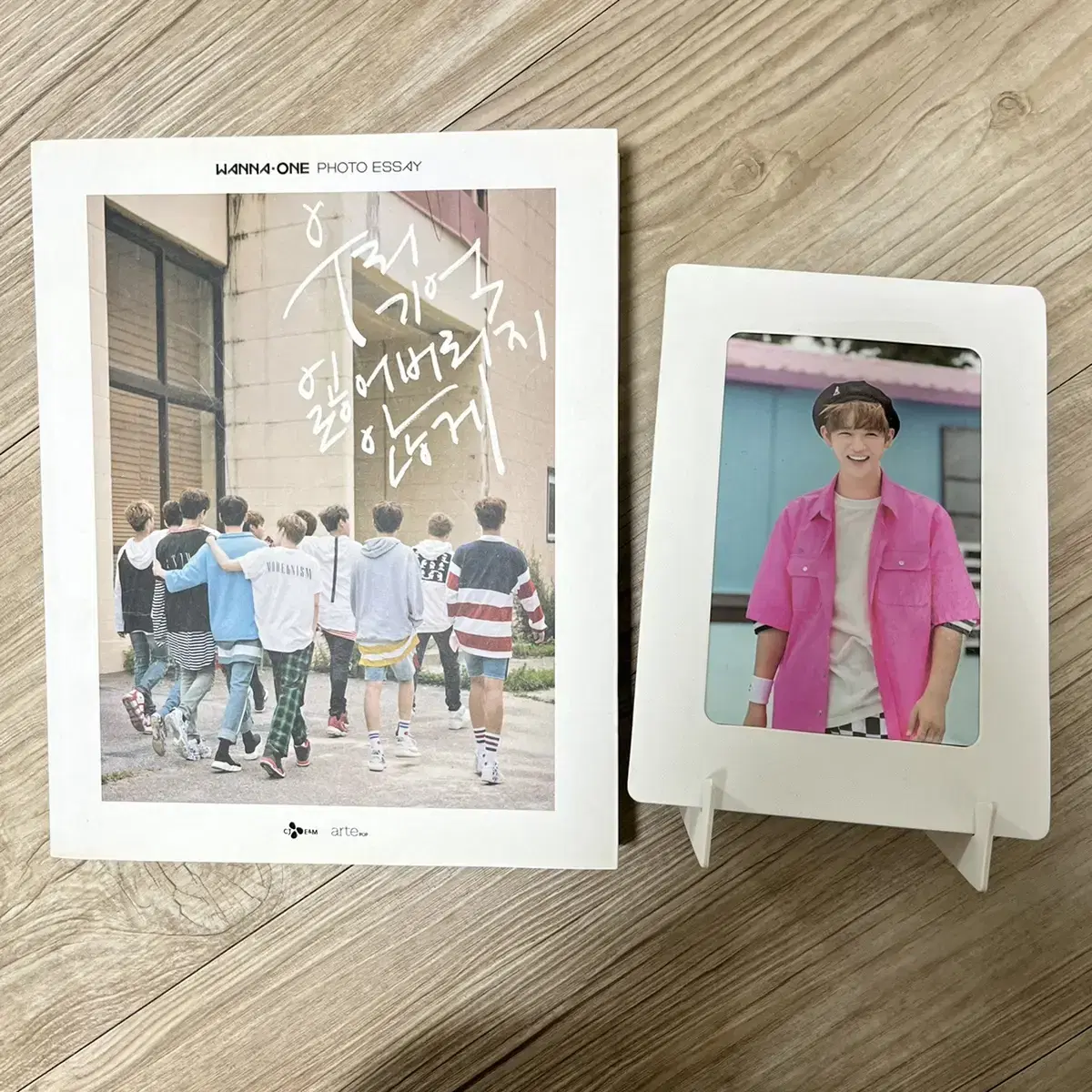 Wanna One Photo Essay: Don't lose our memories + Photo Postcards