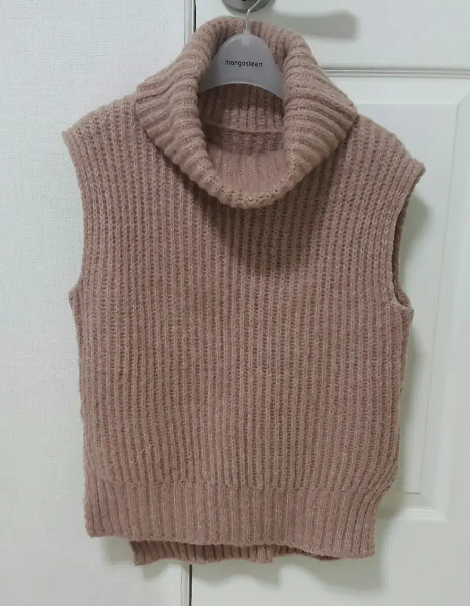 Knit pola vest/jo (almost new)