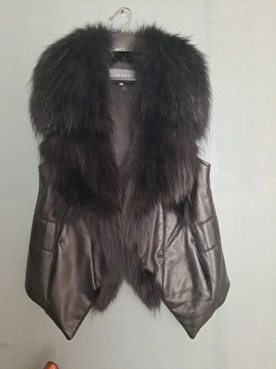 Racoon fur sheepskin padded vest