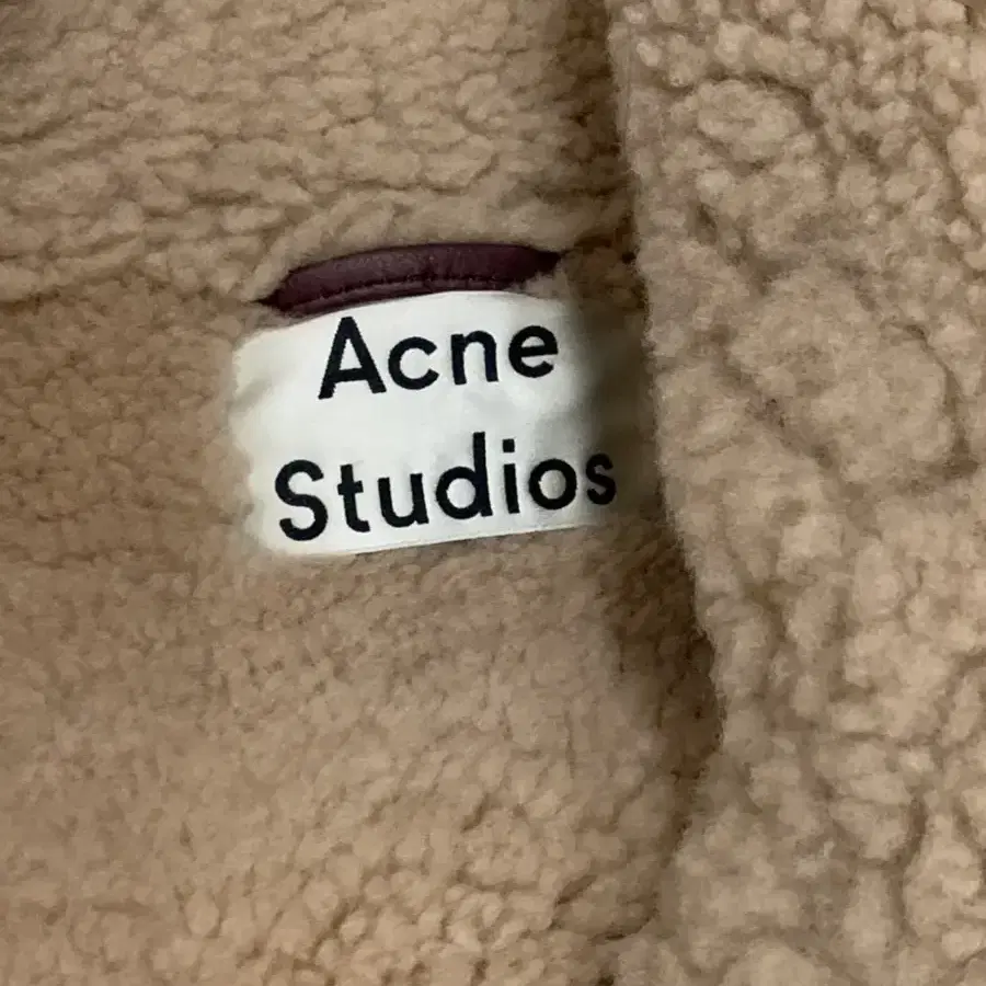 Acne 아크네무스탕