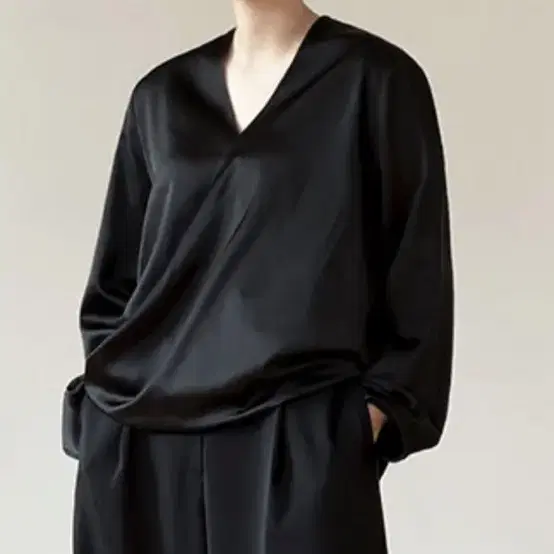 유노이아 실키랩블라우스 silky wrap blouse