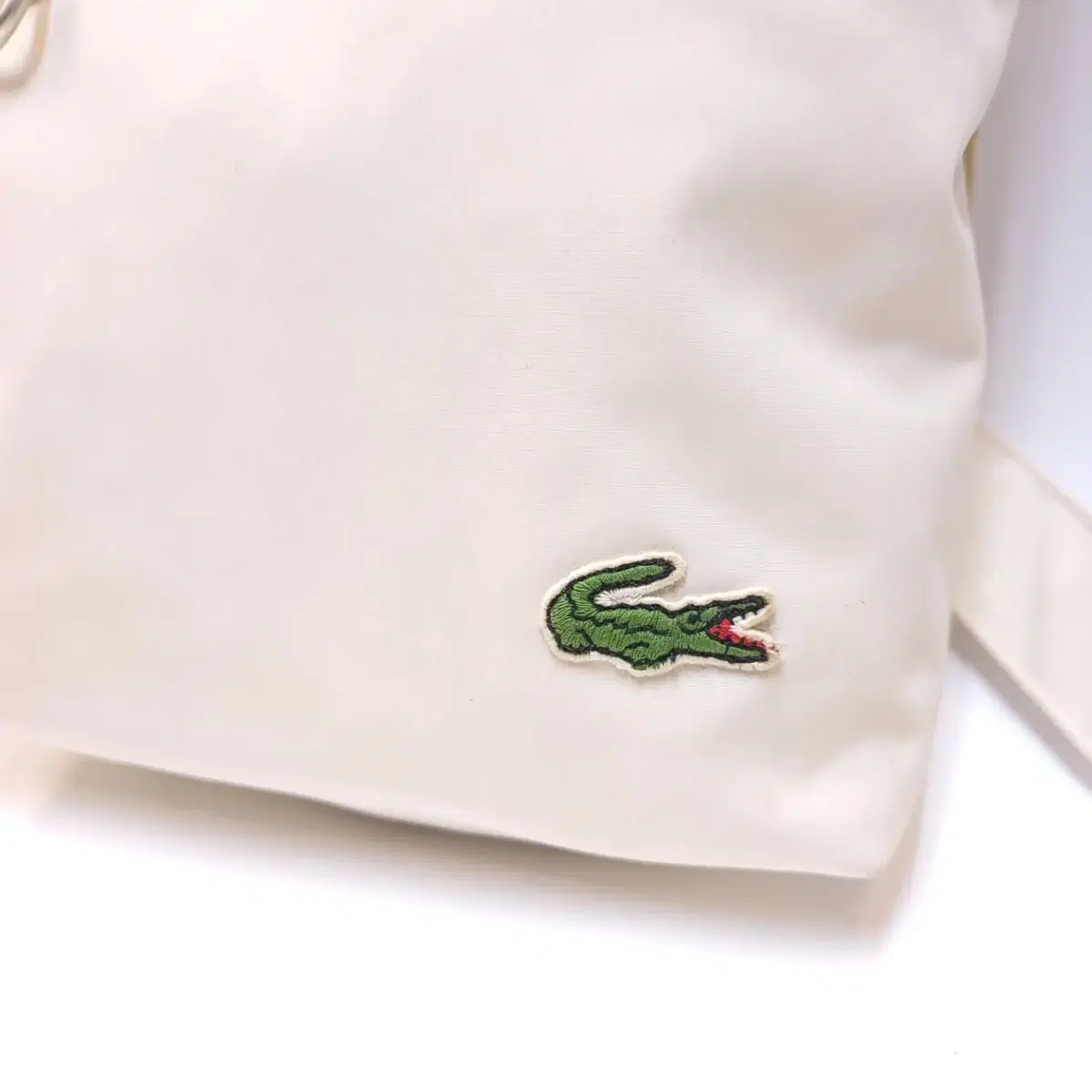 LACOSTE 라코스테 재팬 메쉬배색 미니 크로스백 메신저백 B000