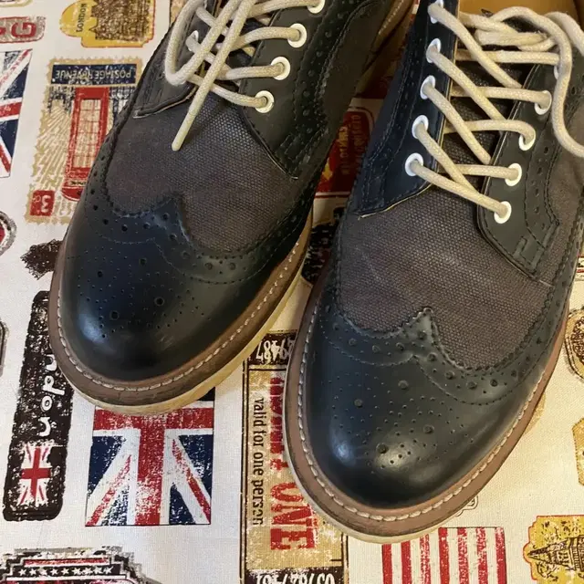 Dr.Martens 닥터마틴 UK6 250 / 2833