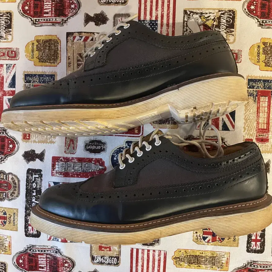 Dr.Martens 닥터마틴 UK6 250 / 2833