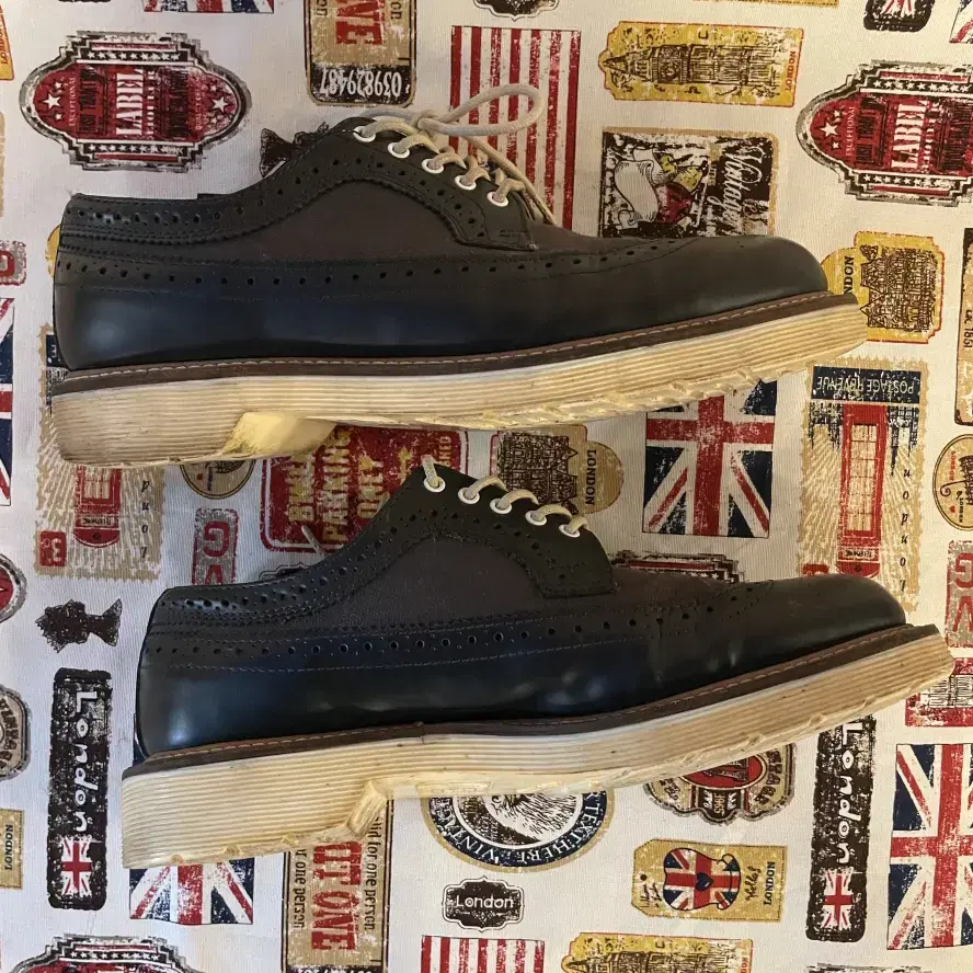 Dr.Martens 닥터마틴 UK6 250 / 2833