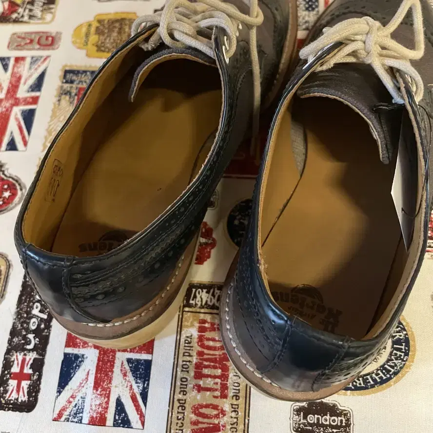 Dr.Martens 닥터마틴 UK6 250 / 2833