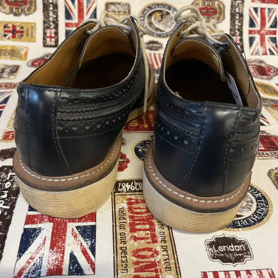 Dr.Martens 닥터마틴 UK6 250 / 2833