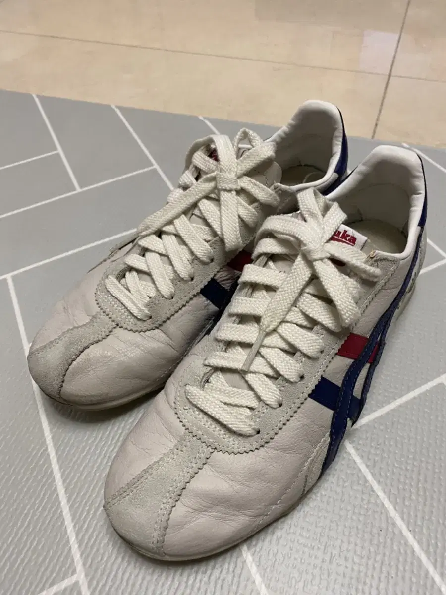 Onitsuka Tiger 235