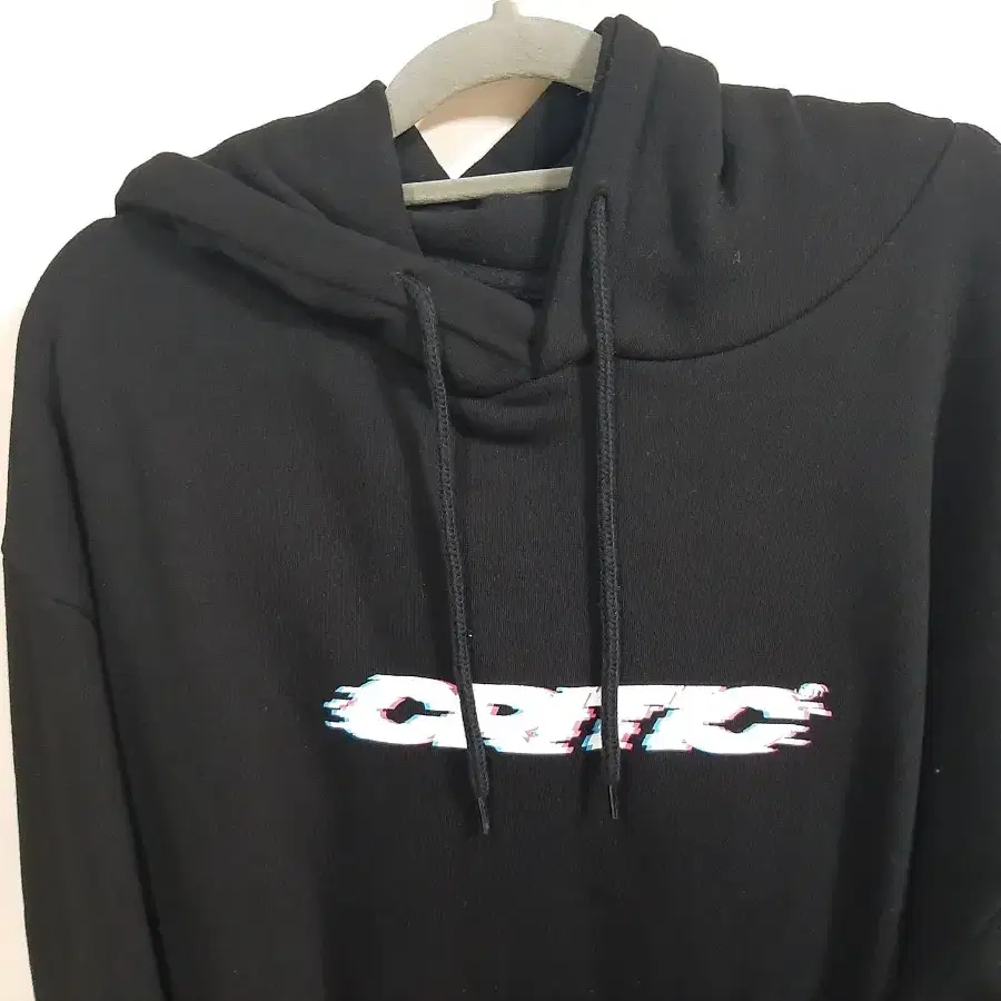 크리틱 GLITCH LOGO HOODIE BLACK m사이즈