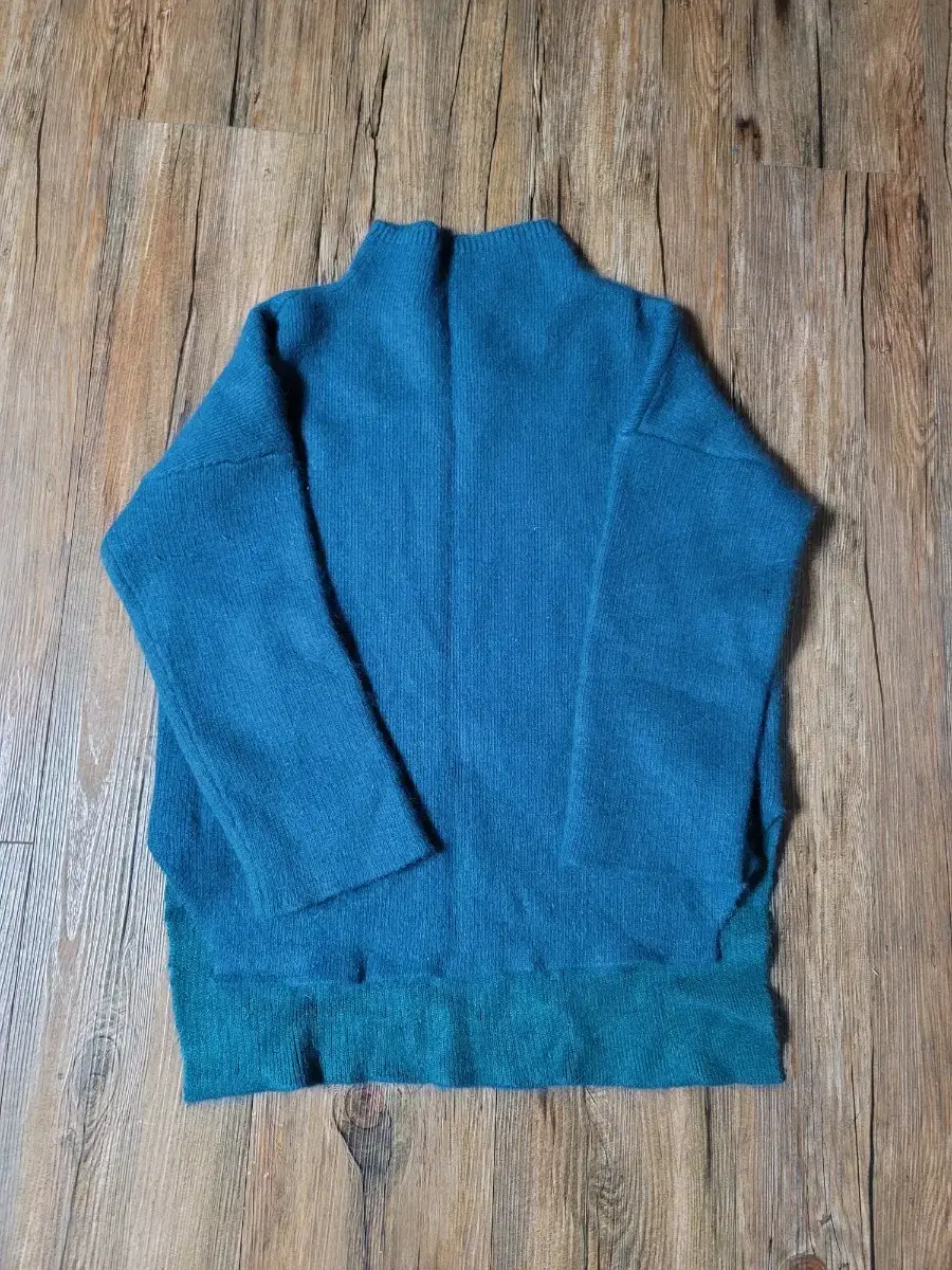 (Unworn) Unbalanced Angora Vahn Pola