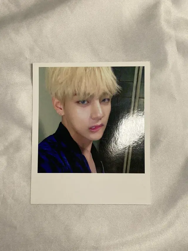 김태형 방탄 태형 윙즈 포카