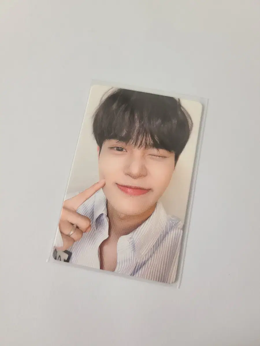 WooSikGoo lee daehwi AB6IX Won a photocard for the event.