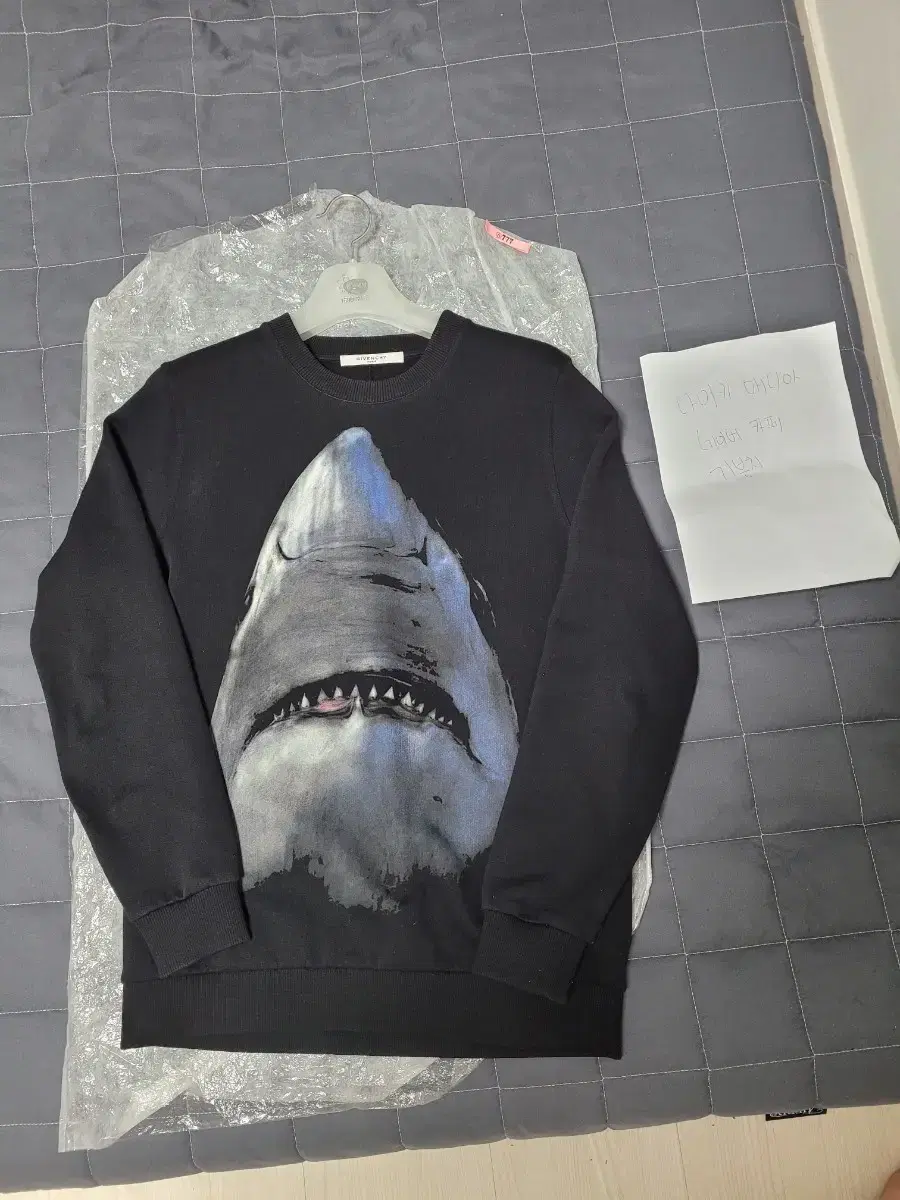 Givenchy Shark Sweatshirt S