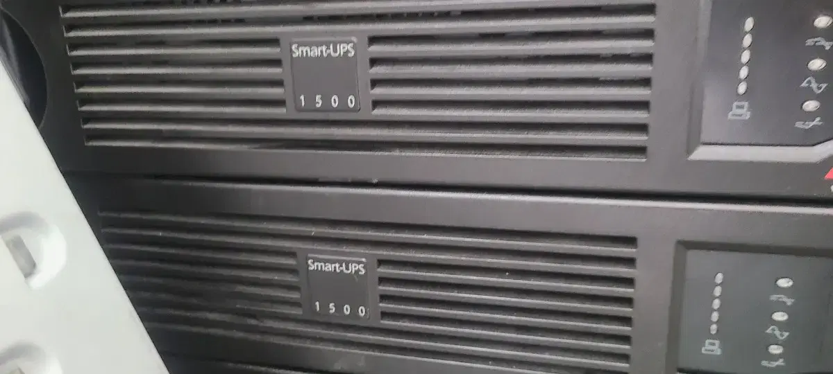 Sell 14 APC smart ups.