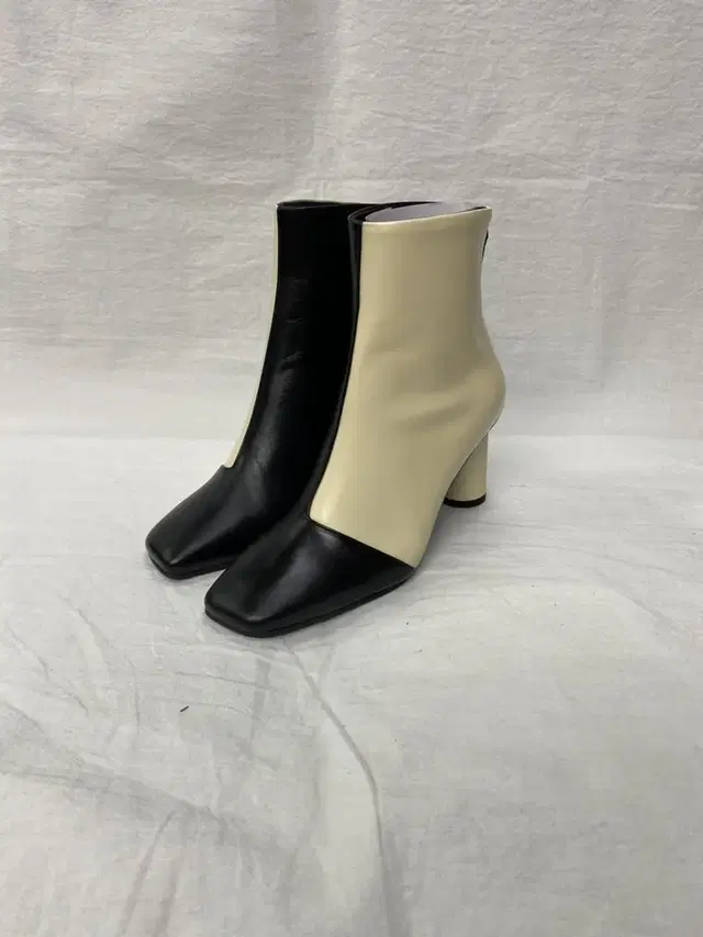 SALONDEJU -Ankle Boots Black&Ivory 225