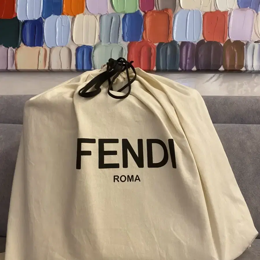 Fendi 라운드아이 레더숄더백