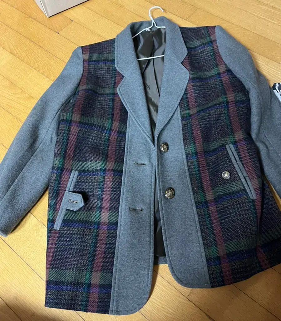 Vintage Oh Hyuk-style jacket