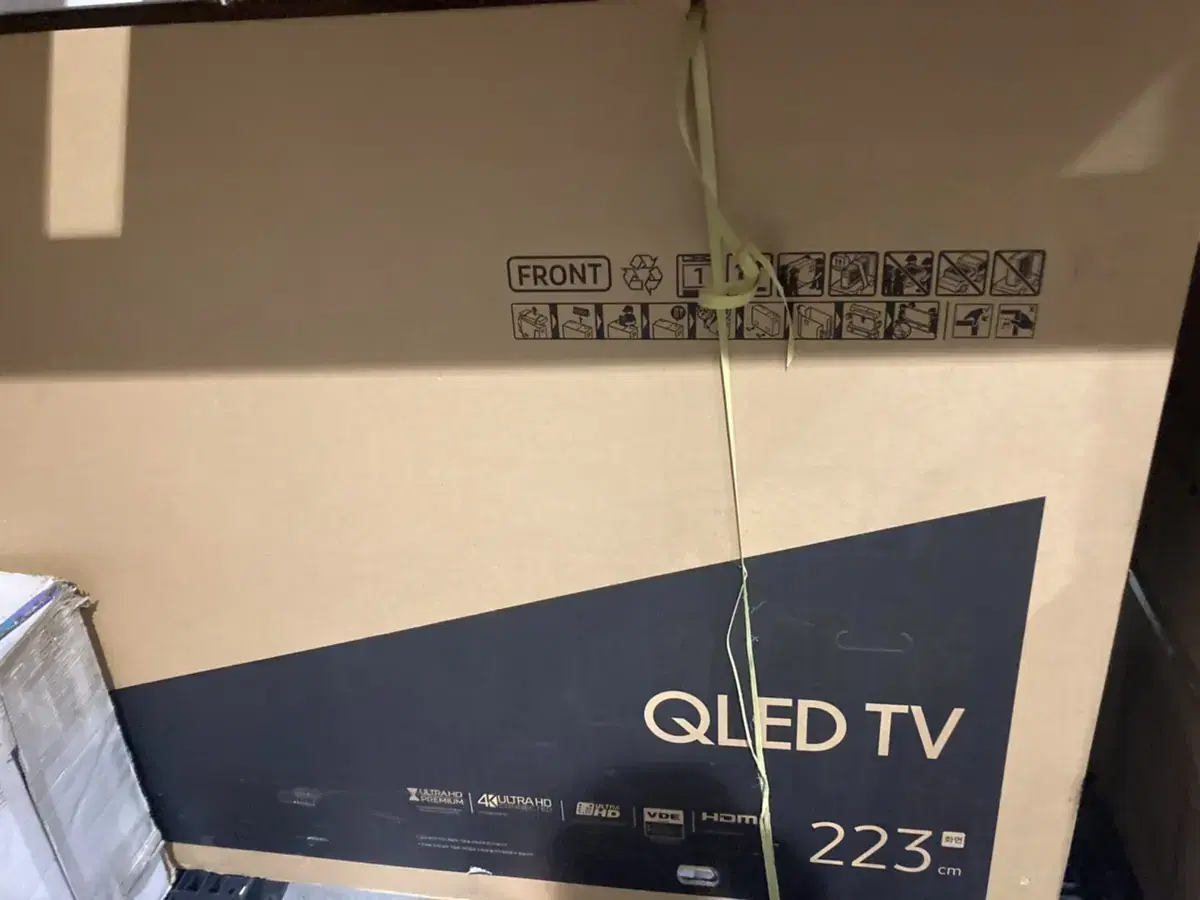 급매 삼성 QLED 88인치 새상품 미개봉