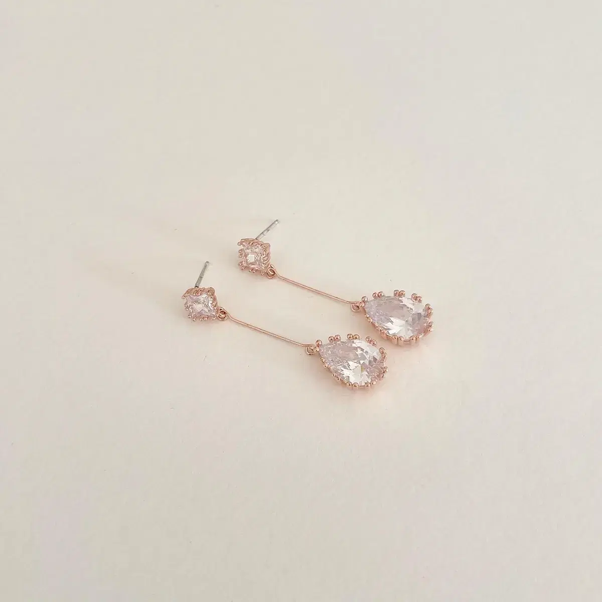 Bijoux drop earrings