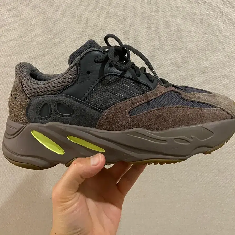 이지 700 모브 yeezy boost 700