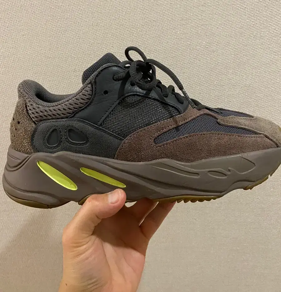 이지 700 모브 yeezy boost 700