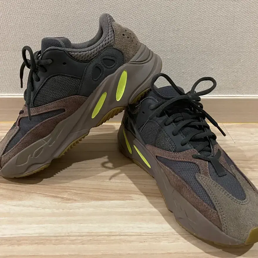 이지 700 모브 yeezy boost 700