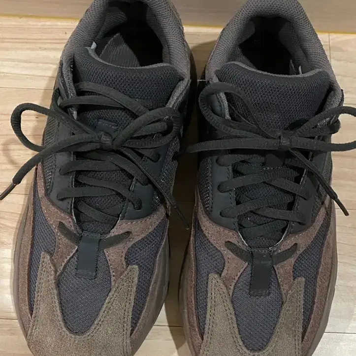 이지 700 모브 yeezy boost 700