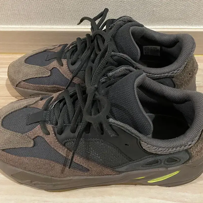 이지 700 모브 yeezy boost 700