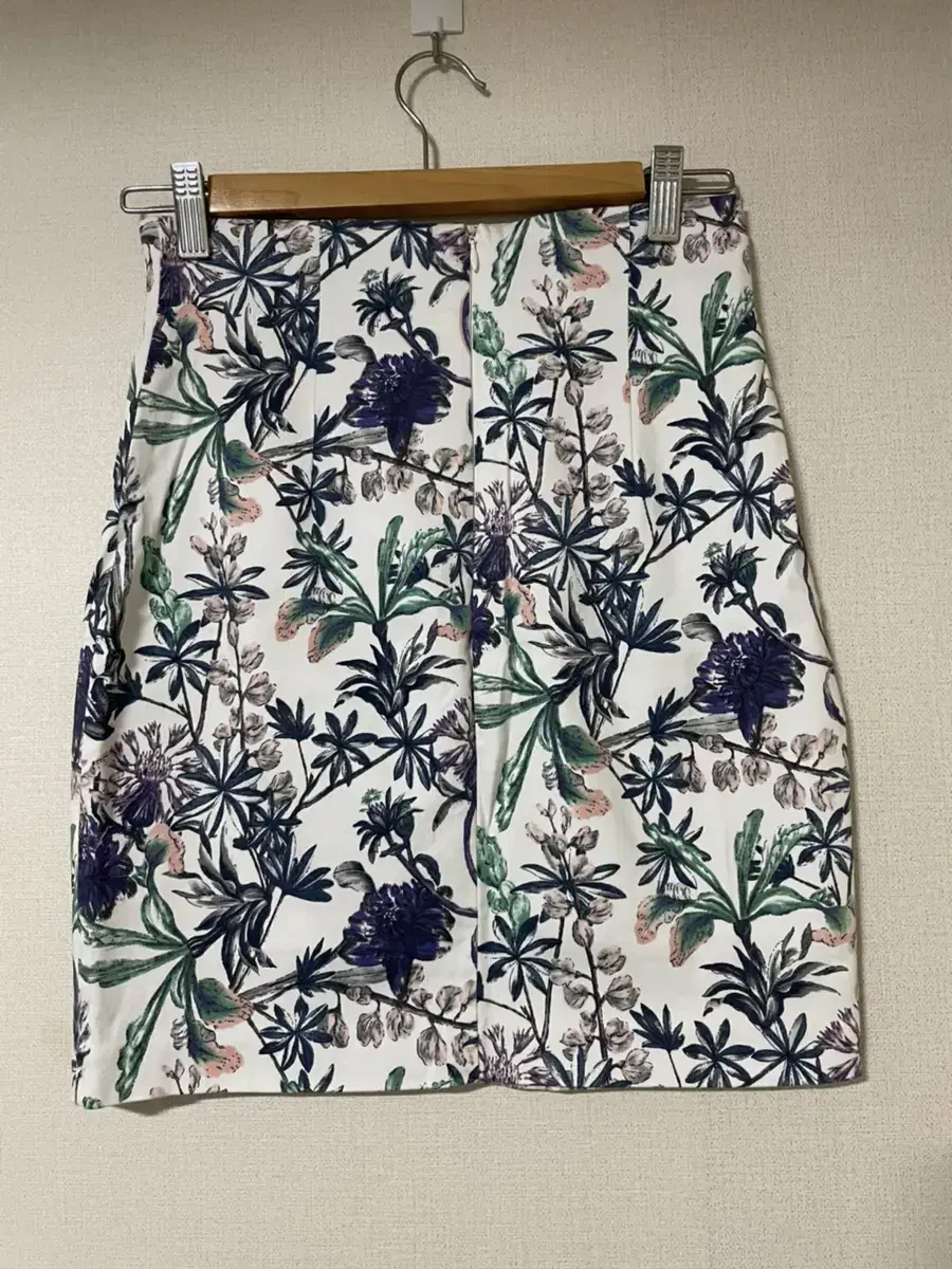 [Organizing the Closet] Flower-Printed Cotton Skirt for Yeoreum