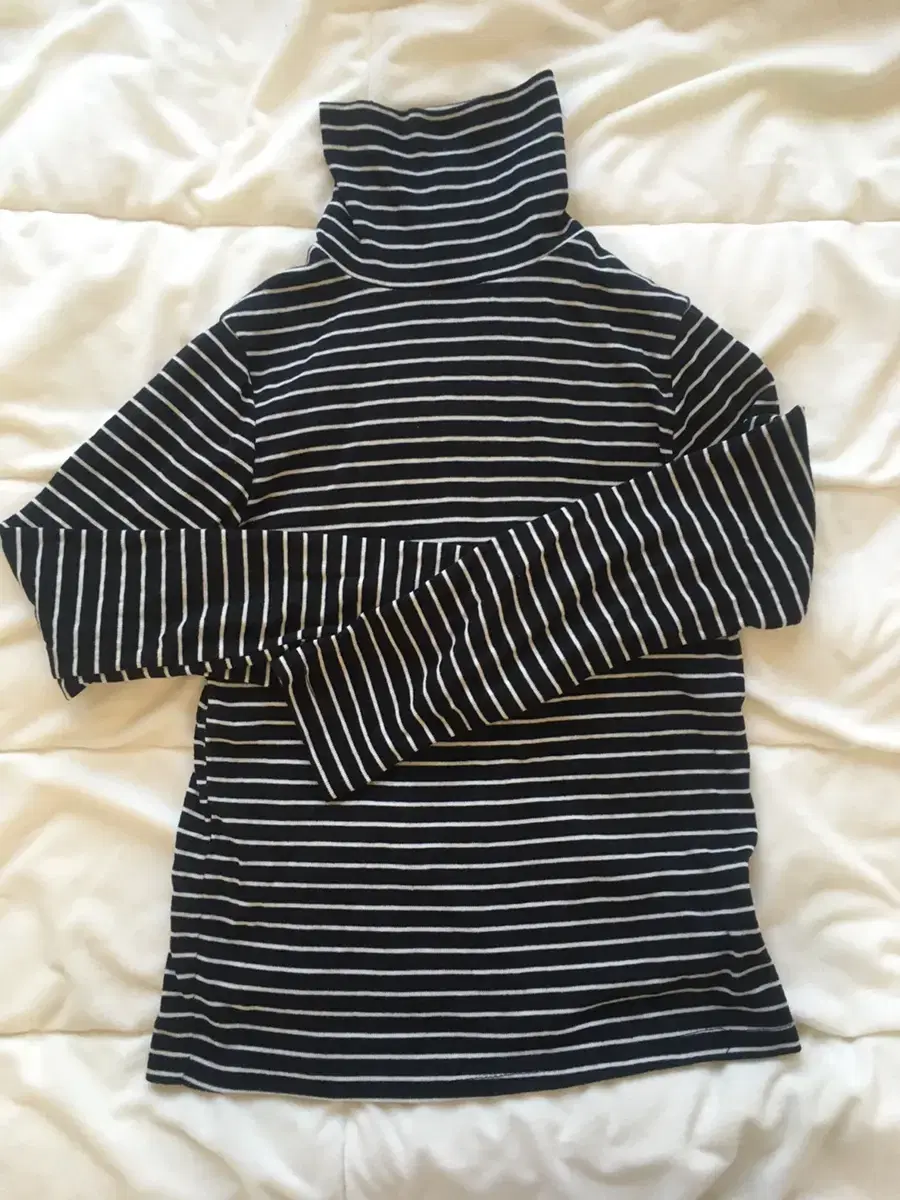 Striped sleeve neck tee