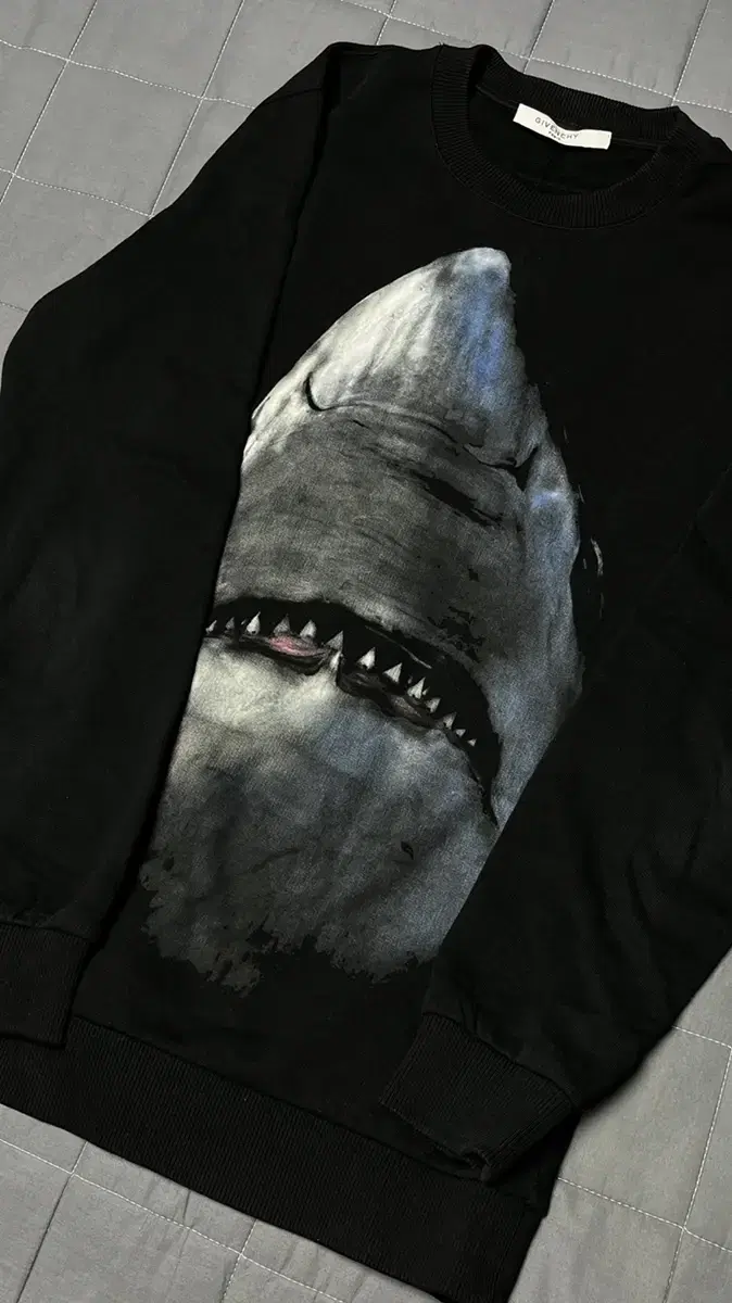 Cuban Fit Givenchy Shark Man Top XS sells