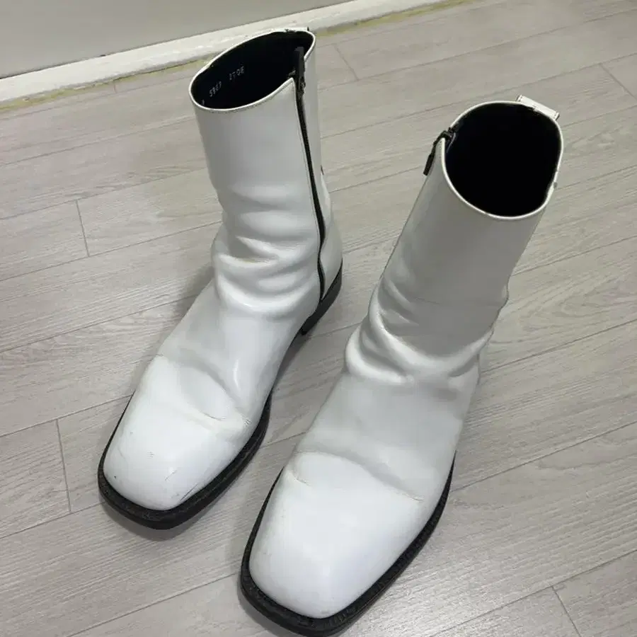 (270) 비얼디드키드 Silhouette Boots_White