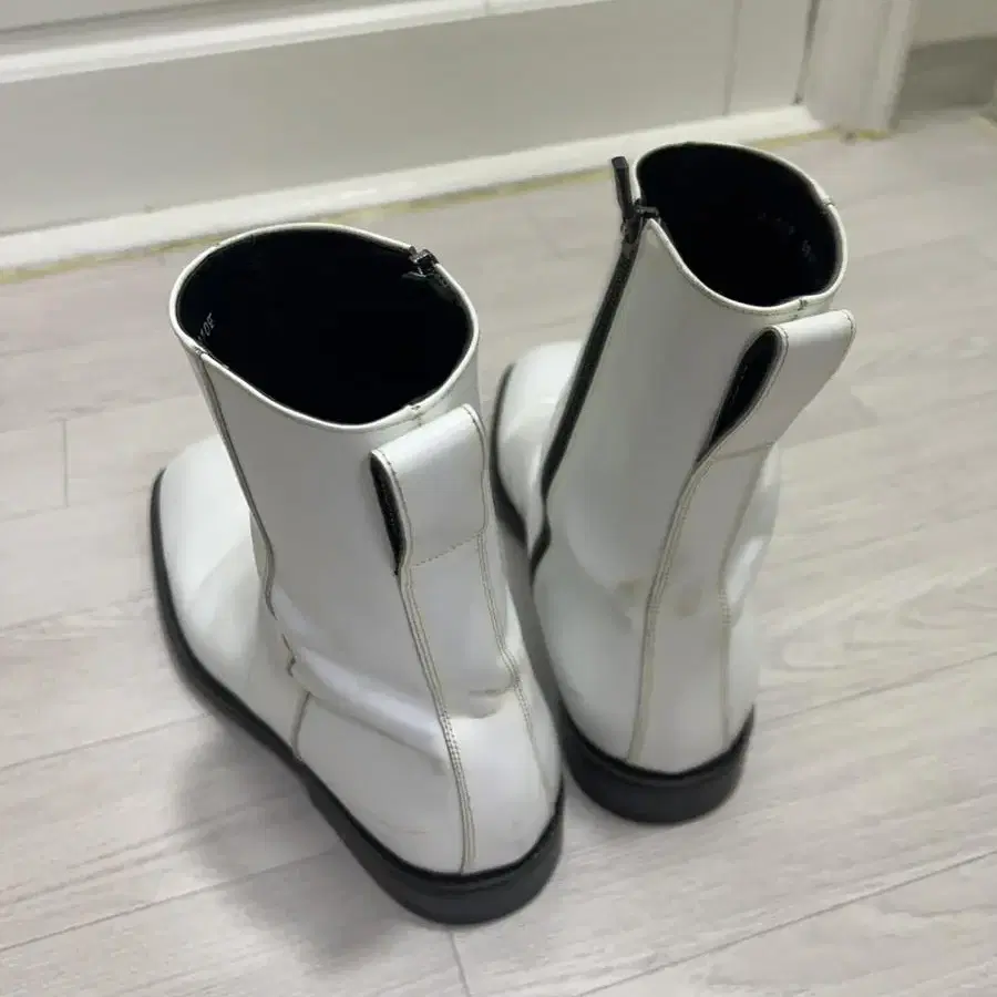 (270) 비얼디드키드 Silhouette Boots_White