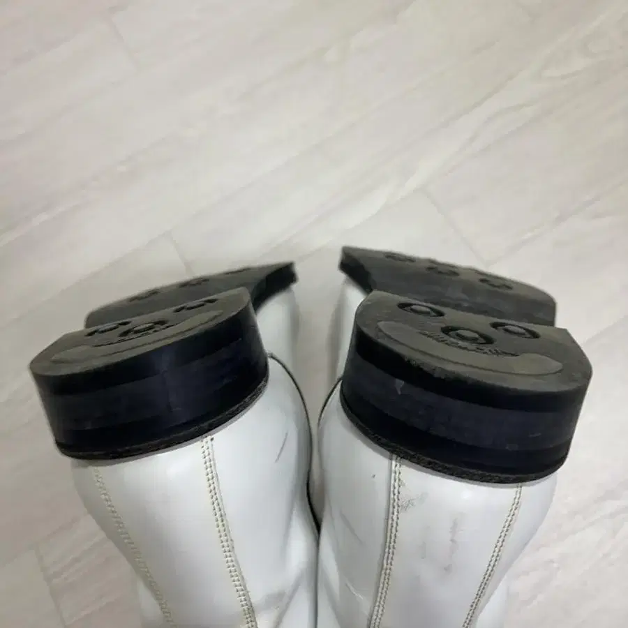 (270) 비얼디드키드 Silhouette Boots_White