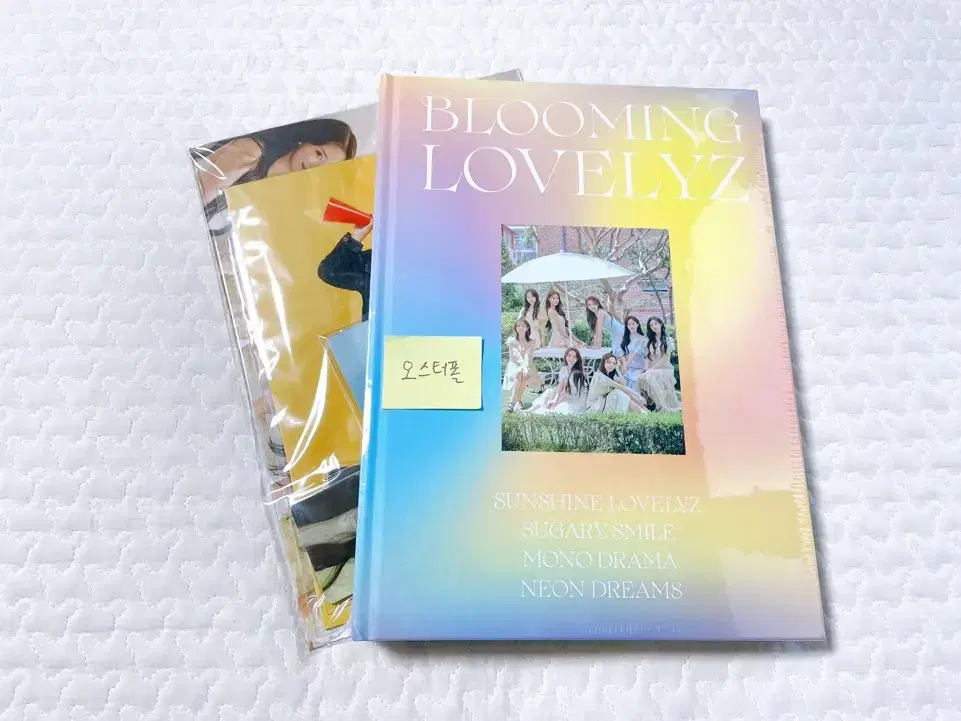 Lovelyz merchandise, albums, posters, polas, photobooks, photocards, photocard edition.